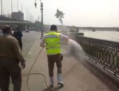 تطهير كورنيش النيل ومحطات الأتوبيس بالقاهرة لمواجهة فيروس كورونا.. صور