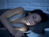 كيف يؤثر الإفراط فى متابعة أخبار فيروس كورونا على نومك؟