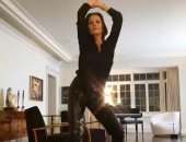 فيديو.. كاترين زيتا جونز تستمتع بالحجر المنزلى بالرقص حافية القدمين