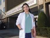 بطلة فى مواجهة كورونا.. إشادة عالمية بطبيبة مصرية لمساهمتها بمستشفى بروكلين