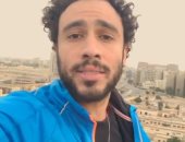 "كلنا لابسين فى الحيط".. رامي عاشور بطل الاسكواش يغنى لكورونا.. فيديو