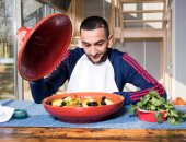 إبداعات العزل المنزلي.. حكيم زياش يقدم طاجن مغربي لمتابعيه