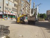 صور.. محافظة سوهاج ترفع 406 طن قمامة ومخلفات صلبة خلال يومين