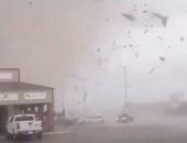 لحظة اجتياح إعصار مدينة جونزبورو فى أمريكا.. فيديو