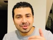 محمد أنور يقدم نصائح "ملهاش لازمة" من العزل الصحي المنزلي.. فيديو