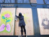 الأمريكيون يواجهون أزمة "كورونا" بـ"الجرافيتى"