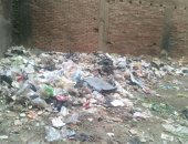 أهالى شارع خيرى الصاوى أرض اللواء يشكون تحول أرض فضاء لمقلب قمامة