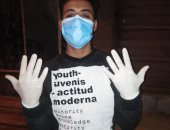 بالكمامة والجوانتى.. "ياسر" يشارك فى مبادرة اليوم السابع لمحاربة كورونا