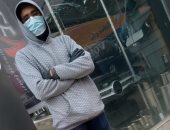 بالكمامة والجوانتى.. عبد الرحمن يشارك فى مبادرة اليوم السابع للوقاية من كورونا 