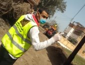 بالكلور والمنظفات.. أهالى قرية دمهوج بالمنوفية يعقمون الشوارع لمواجهة كورونا