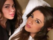 ياسمين عبد العزيز تحارب ملل العزل الصحى المنزلى بصورة سيلفى جديدة