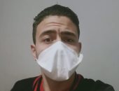 للوقاية من كورونا.. إبراهيم يشارك فى مبادرة "اليوم السابع" بالكمامة والجوانتى