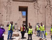 حملة تطهير وتعقيم المواقع الأثرية بأسوان ضد فيروس كورونا.. صور