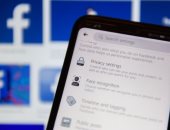 فيس بوك يعلن عن ميزة لتنبيه المستخدمين عند مشاركة معلومات مغلوطة عن كورونا