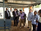 صور.. محافظ أسيوط: حملات تموينية وأخرى للتعقيم لحماية المواطنين من "كورونا"