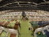 بريطانيا تقترب من إنهاء مستشفى للطوارئ لمواجهة كورونا بطاقة 4000 سرير.. صور 