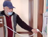 عامل بمدرسة ببورفؤاد يبتكر جهاز للتعقيم لمواجهة كورونا