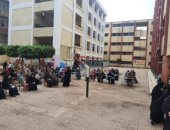 محافظ الجيزة: المدارس ساعدت على منع الزحام أمام مكاتب البريد