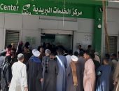 صور.. اضبط مخالفة.. زحام بمكاتب البريد فى القرى أثناء صرف المعاشات بقنا 