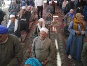 أهالى القيس ببنى مزار يتبعون الإجراءات الوقائية من كورونا أثناء سحب المعاشات