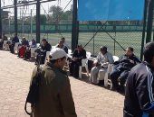 صور.. شباب بنى سويف يوفرون مقاعدا لمساعدة المواطنين فى صرف المعاشات