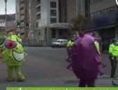 للتوعية بمخاطره.. شاهد الشرطة ترتدى أزياء كورونا في الهند