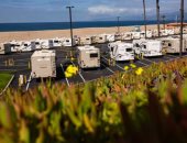 لوس أنجلوس تخصص منازل متنقلة للمشردين المصابين بكورونا