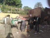 صور.. فض الأسواق الأسبوعية بملوى فى المنيا لمنع التجمعات ومواجهة كورونا