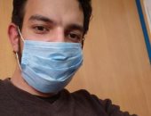 قارئ يشارك بصورته بالكمامة والجوانتى: التزموا بإجراءات الوقاية من كورونا