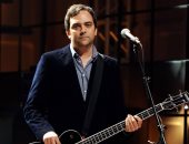 وفاة الموسيقي آدم شليزنجر الحاصل علي جائزة الإيمي بسبب فيروس كورونا