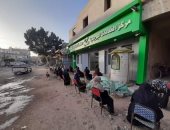 تحت شعار معا ضد كورونا.. شباب بكوم حمادة في البحيرة ينظمون صرف المعاشات   