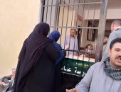 تعقيم منافذ صرف المعاشات واستقرار الصرف بمراكز الشباب بالمنيا 