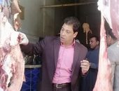 صور.. تحرير 10 محاضر وإعدام لحوم فاسدة فى حملة على المحلات بسوهاج  