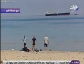 أحمد موسى يعرض لقطات لمواطنين يقضون الإجازة على شواطئ السخنة.. فيديو