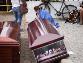  الشرطة في الإكوادور تجمع 150 جثة من الشوارع لضحايا كورونا.. صور 