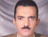 على خطى طه حسين.. أستاذ جامعى فاقد البصر ينافس ببصيرته 8 دكاترة على منصب مقعد "رئيس جامعة العريش".. أستاذ الأدب الإنجليزى ورئيس قسم اللغة الإنجليزية يتحدى الصعاب.. وينير للمبصرين الطريق كعميد الأدب العربى