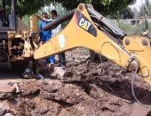 "مياه قنا" قطع المياه بعدة مناطق بمركز الوقف لإصلاح هبوط أرضى.. صور