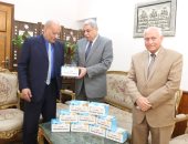 جامعات الفيوم والمنوفية يساهمون بأقنعة ومستلزمات طبيية لمواجهة كورونا