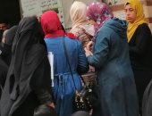 زحام شديد أمام مقرات صرف المعاشات فى العريش اليوم.. صور