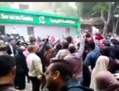 اضبط مخالفة.. زحام بمكتب بريد نوبار فى شبرا الخيمة رغم التحذيرات.. صور