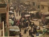 قارئ يشكو زحام المواطنين فى سوق عشوائى بقرية جزيرة محمد بالوراق