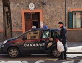 "أنا جائعة الثلاجة فارغة".. طفلة تتصل بالشرطة الإيطالية لتوفير طعام لعائلتها