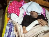 مأساة عجوز بسوهاج يحتاج إلى عملية فى الأوتار وعليه ديون 50 ألف جنيه