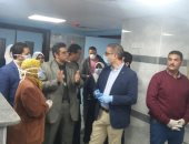 محافظ الفيوم يفاجئ أطباء مستشفيات الصدر والحميات لمتابعة استعداداتهم كورونا