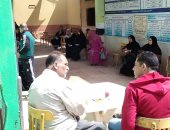 صور.. مدارس ومراكز شباب بنى سويف تواصل استقبال كبار السن لصرف معاشات أبريل