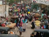 سوق عشوائى بكفر شكر القليوبية.. والأهالى: نخشى انتشار كورونا بسبب التجمعات