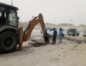 إصلاح أعطال شبكات المياه بحى عاطف السادات بالعريش.. صور