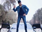 محمد رمضان من فوق عربيته: يومكم بلون قلوبكم 