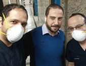 دكتور يشارك بصور خروج طبيب و3 حالات من مستشفى قها بعد تعافيهم من كورونا