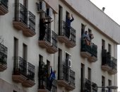 التصفيق من الشرفات للأطباء فى مدريد تحية لمحاربى كورونا